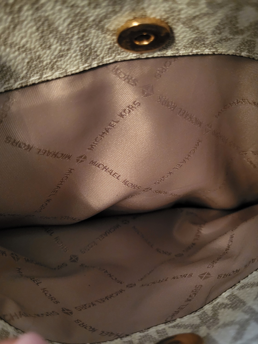 Michael Kors Large Signature Print Crossbody Bag - Picture 6 of 7